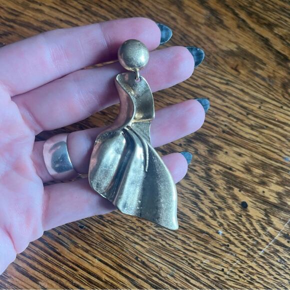 Vintage 80s HUGE XL Gold Tone Maximalist Runway Fan Shaped Stage Earrings C3 - Picture 6 of 7